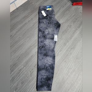 Old Navy Extra High Rise Power Chill Leggings. Size Medium